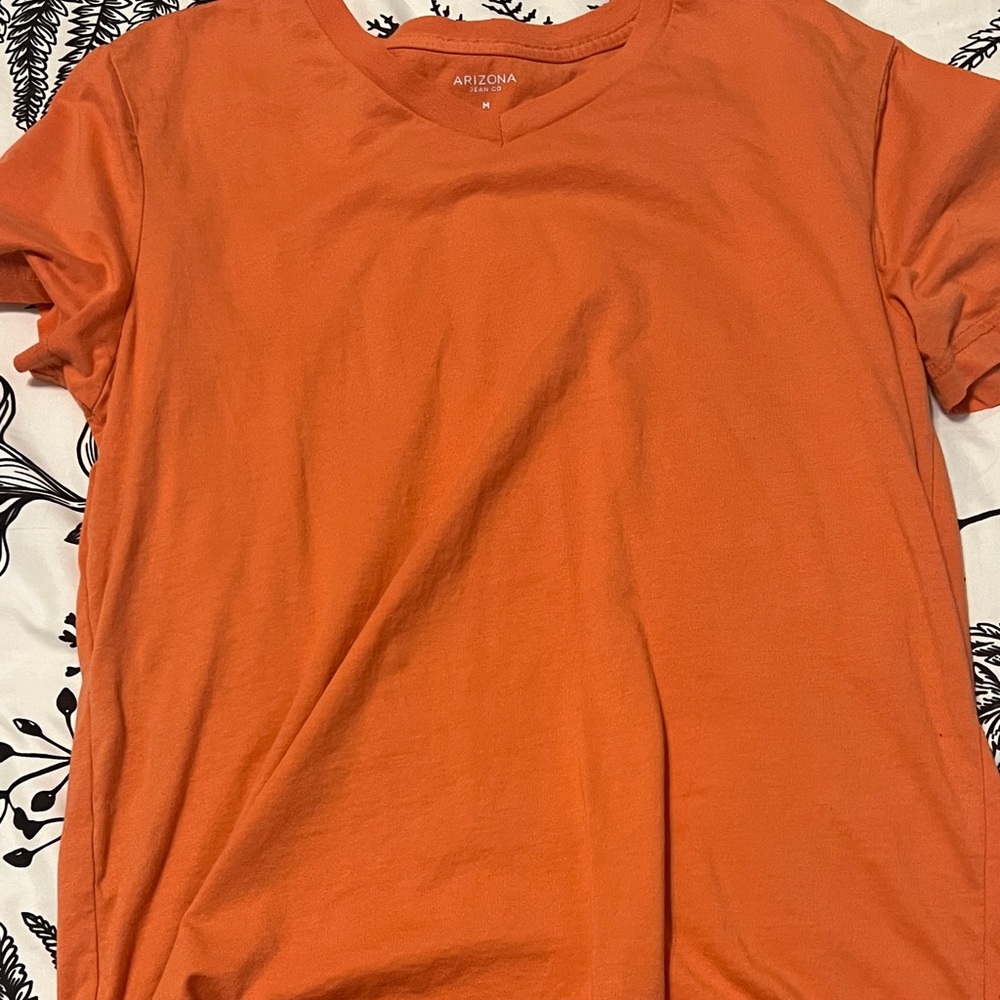 Arizona Jean Company Men's Vivid Orange Tee size M